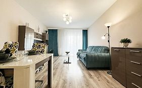 Stylish Apartment - Balcony, Church Views, Parking! Tram